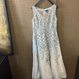Adrianna Papell nude silver embellished formal dress size 14